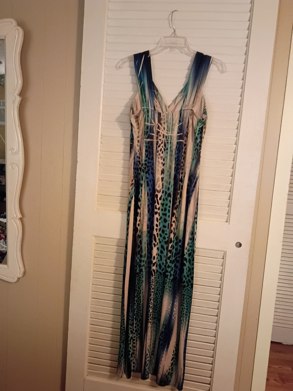 Sleeveless V-Neck Maxi Dress in Blue and Green Animal Print - Picture 4 of 6